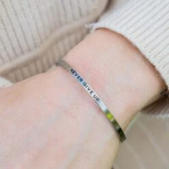 InspireME Cuff Bracelet - Never Give Up -Sport Gift Store tr 38806 MODEL
