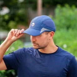 RunTechnology® Performance Hat - Blue 20 RunTechnology® Performance Hat - Blue -Sport Gift Store tr 44312 LIFESTYLE MALE SIDE